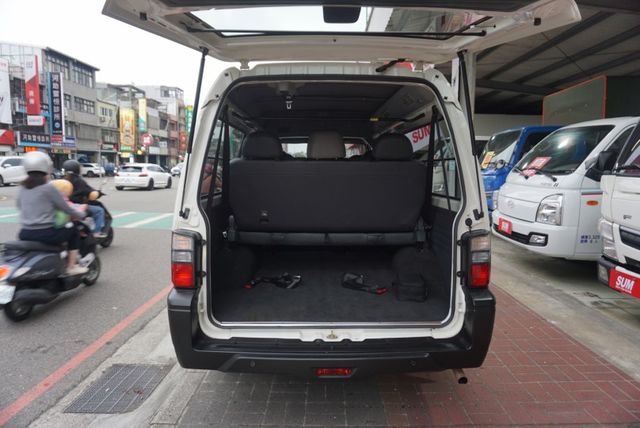 (稀有自排.8人座) 2021年 得利卡客貨兩用車 / 全車水噹噹 / 三排座椅.零頭款.可全額貸款  第8張相片