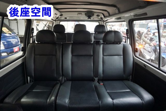 (稀有自排.8人座) 2021年 得利卡客貨兩用車 / 全車水噹噹 / 三排座椅.零頭款.可全額貸款  第15張相片