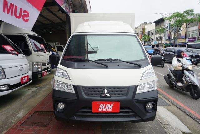 (只跑4萬多) 2024年 得利卡纖維廂 / 100%全車原鈑件 / 零頭款.可全額貸款  第3張相片