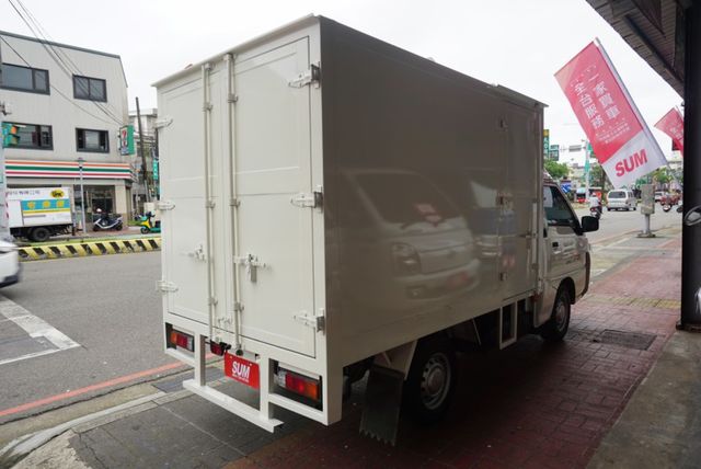 (只跑4萬多) 2024年 得利卡纖維廂 / 100%全車原鈑件 / 零頭款.可全額貸款  第5張相片