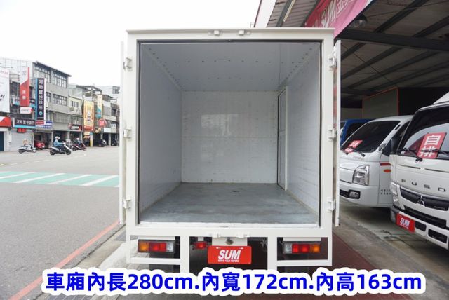 (只跑4萬多) 2024年 得利卡纖維廂 / 100%全車原鈑件 / 零頭款.可全額貸款  第9張相片