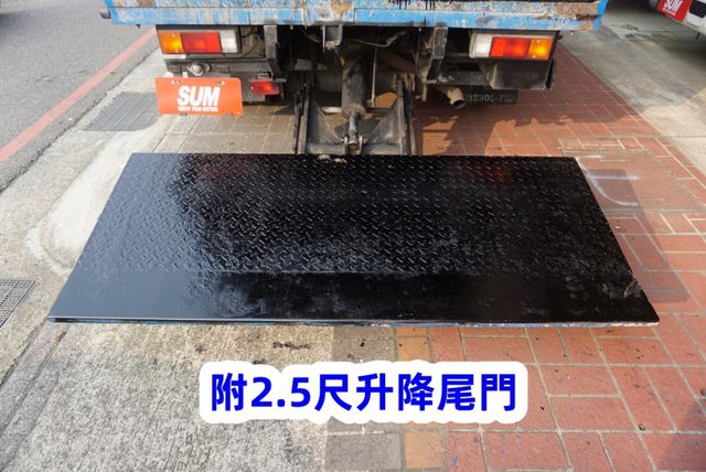 (附2.5尺升降尾門.布篷) 2017年 堅達10尺半貨車 / 100%全車原鈑件.零頭款.可全額貸款  第10張相片