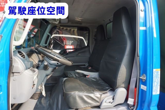 (附2.5尺升降尾門.布篷) 2017年 堅達10尺半貨車 / 100%全車原鈑件.零頭款.可全額貸款  第11張相片