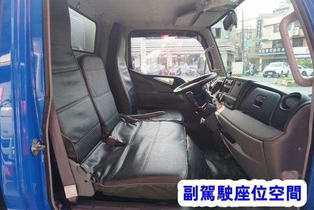 (附2.5尺升降尾門.布篷) 2017年 堅達10尺半貨車 / 100%全車原鈑件.零頭款.可全額貸款  第12張相片