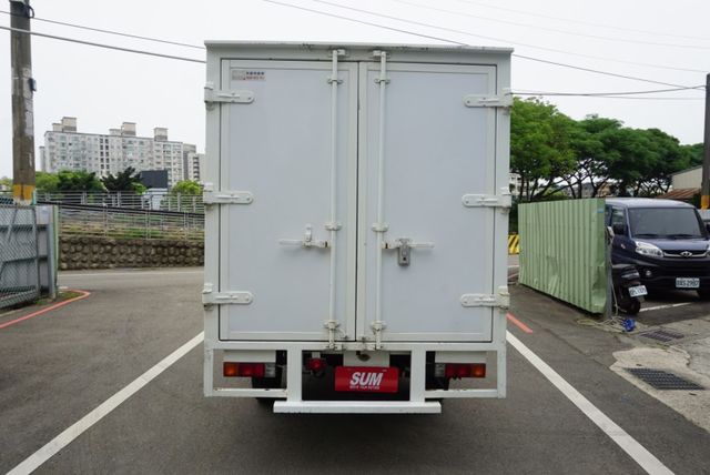 (只跑9000公里.稀有自排) 2023年 得利卡纖維廂 / 100%全車原鈑件.零頭款.可全額貸款  第6張相片