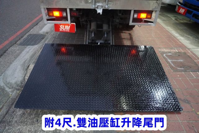 (只跑1萬多.稀有自排.附4尺升降尾門) 2024年 堅達11尺半冷凍車 / 附4路.零頭款.可全貸  第11張相片