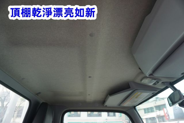 (只跑1萬多.稀有自排.附4.5尺尾門) 2023年 堅達14尺貨車 / 100%全車原鈑件. 零頭款.可全額貸款  第13張相片