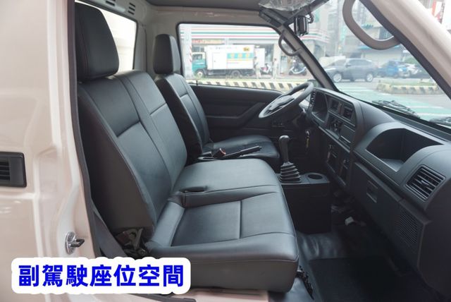 (只跑4萬多) 2024年 得利卡纖維廂 / 100%全車原鈑件 / 零頭款.可全額貸款  第13張相片