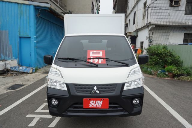 (只跑9000公里.稀有自排) 2023年 得利卡纖維廂 / 100%全車原鈑件.零頭款.可全額貸款  第3張相片