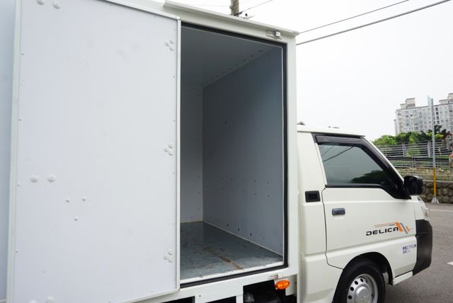 (只跑9000公里.稀有自排) 2023年 得利卡纖維廂 / 100%全車原鈑件.零頭款.可全額貸款  第10張相片