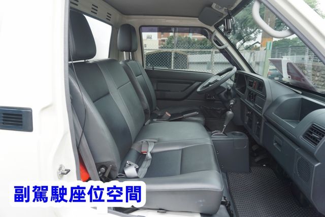 (只跑9000公里.稀有自排) 2023年 得利卡纖維廂 / 100%全車原鈑件.零頭款.可全額貸款  第14張相片