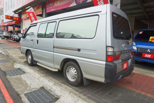 (自排) 2020年中華得利卡廂車 /八人座/三排座椅/ 一手車/後側排冷氣出風口/電動後視鏡  第6張相片