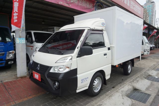 (只跑3萬多) 2021年 得利卡纖維廂 / 100%全車原鈑件/ 車廂門可側開.零頭款.可全額貸款  第1張相片