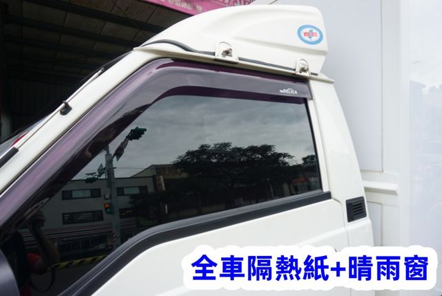 (只跑3萬多) 2021年 得利卡纖維廂 / 100%全車原鈑件/ 車廂門可側開.零頭款.可全額貸款  第5張相片
