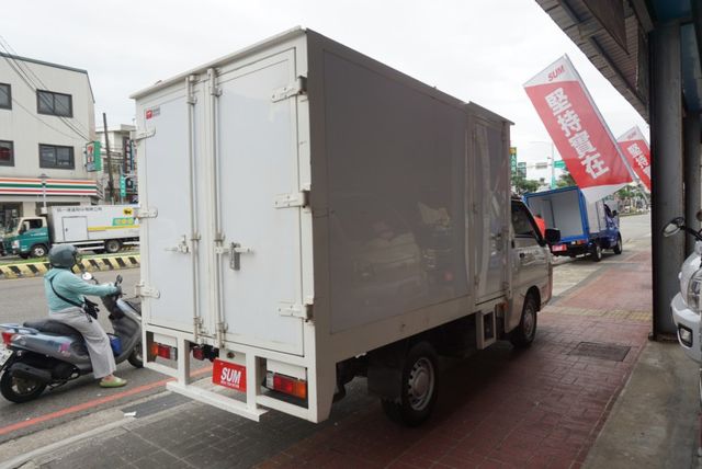 (只跑3萬多) 2021年 得利卡纖維廂 / 100%全車原鈑件/ 車廂門可側開.零頭款.可全額貸款  第8張相片
