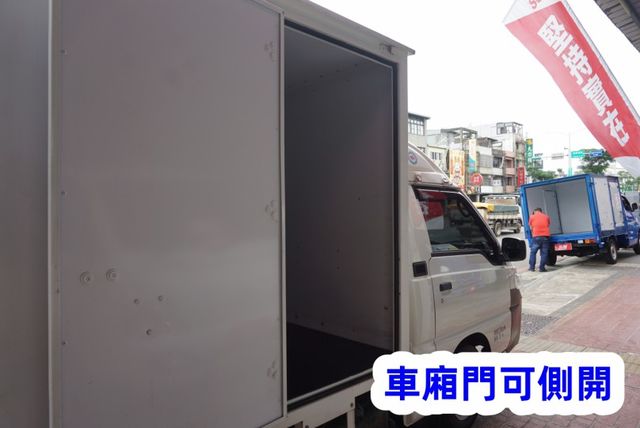 (只跑3萬多) 2021年 得利卡纖維廂 / 100%全車原鈑件/ 車廂門可側開.零頭款.可全額貸款  第11張相片