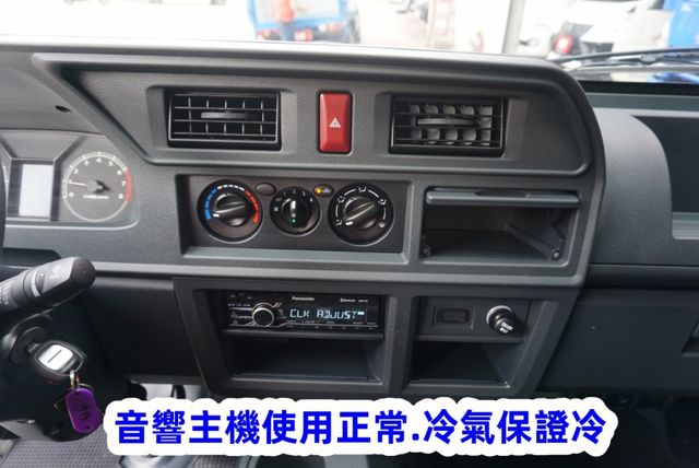 (只跑3萬多) 2021年 得利卡纖維廂 / 100%全車原鈑件/ 車廂門可側開.零頭款.可全額貸款  第16張相片