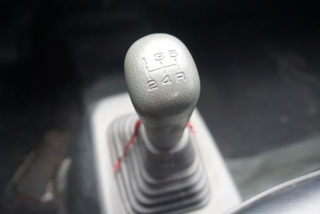 (附2.5尺升降尾門) 2015 得利卡貨車 / 全車水噹噹 / 零頭款.可全額貸款  第15張相片
