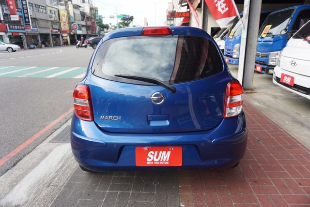 (只跑6萬) 2017年 NISSAN MARCH /全車水噹噹 / 雙安. 後座可傾倒/零頭款.可全額貸款  第6張相片