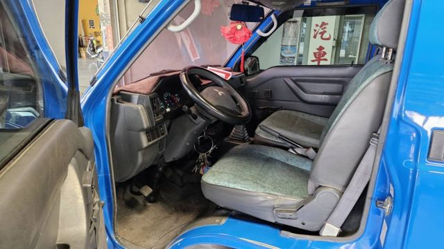 最強載貨好幫手，載貨空間大，有力耐操好操控，車況佳，內裝美，要訂要快呦~店面價34.8萬，網路特價31.8萬，大優惠!  第9張相片