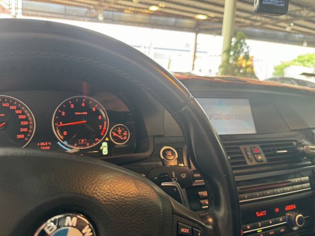 BMW 528i. 2000cc 渦輪高馬力 ,車漂亮到現在陳老闆當自己日常代步車。  第3張相片