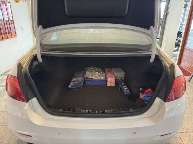 BMW 528i. 2000cc 渦輪高馬力 ,車漂亮到現在陳老闆留著當日常代步車。  第11張相片