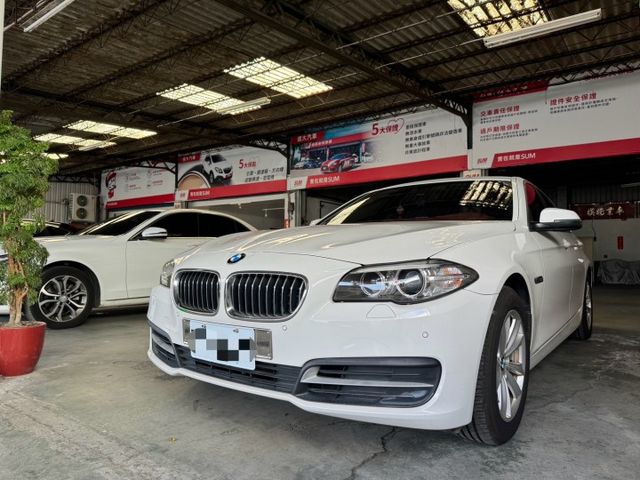 BMW 528i. 2000cc 渦輪高馬力 ,車漂亮到現在陳老闆留著當日常代步車。  第13張相片