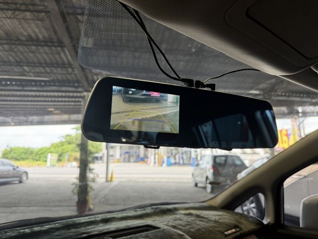 僅跑不到10萬. 車況超美,內裝超優 ;  5門大空間, 找一台全家人都能共享,帶小朋友的大空間,舒適的大空間.  第13張相片