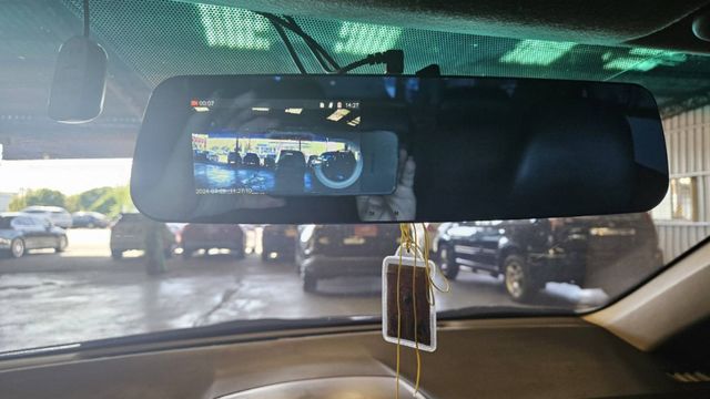 Altis 2012年出廠， 店面價24.8萬，網路特價只要22.8萬；就能擋住寒風，騎機車的辛苦，喜歡的朋友快來訂購喔  第12張相片