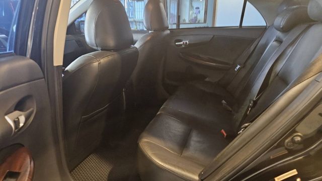 Altis 2012年出廠， 店面價24.8萬，網路特價只要22.8萬；就能擋住寒風，騎機車的辛苦，喜歡的朋友快來訂購喔  第15張相片