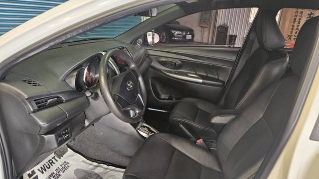 2015年10月份只有5萬多， 最漂亮的白色 原版件,車況超佳。  第8張相片