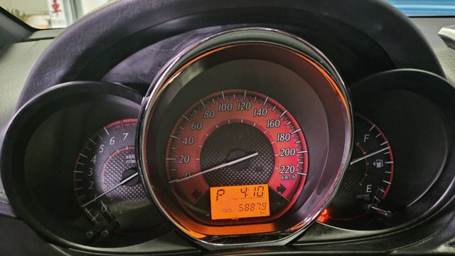 2015年10月份只有5萬多， 最漂亮的白色 原版件,車況超佳。  第12張相片