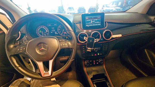 誰說進口車很貴,代步車也要很安全,全車原版件 車主超顧車全車剛保養完 就等你來賞車  第8張相片