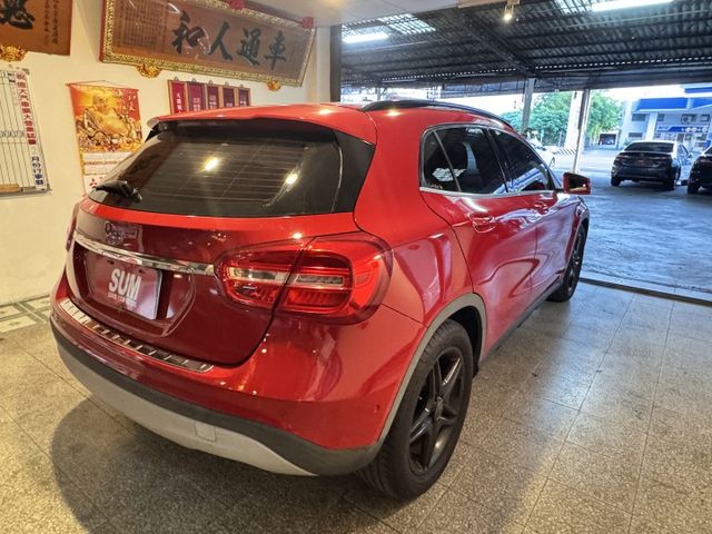這不是一台便宜的賓士，這是一台誠實的星芒旅伴。  2015 年 GLA180｜29 萬公里。 她跑得多，但他保養的很好  第5張相片