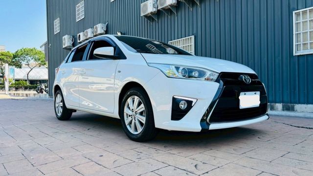 2016，女用一手車，最漂亮最熱門的白色車款，小小車身大大空間，都市通勤與戶外遊玩都方便~多配備~歡迎來電預約賞車!  第3張相片