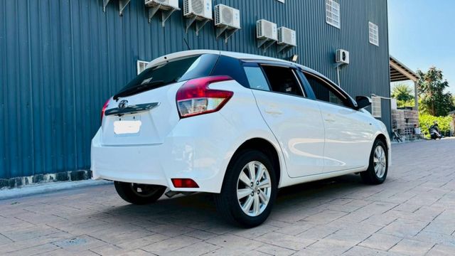 2016，女用一手車，最漂亮最熱門的白色車款，小小車身大大空間，都市通勤與戶外遊玩都方便~多配備~歡迎來電預約賞車!  第5張相片