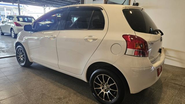 2011年 Yaris 車況非常好 ，最美麗的白色 ，經濟實惠 ，是你最佳的代步車~歡迎來電預約賞車~  第7張相片