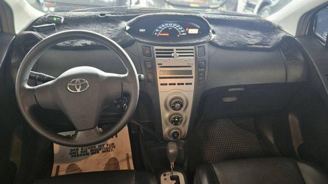 2011年 Yaris 車況非常好 ，最美麗的白色 ，經濟實惠 ，是你最佳的代步車~歡迎來電預約賞車~  第10張相片