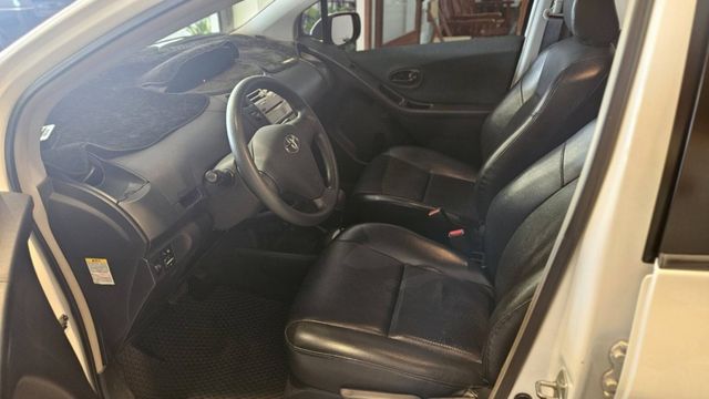 2011年 Yaris 車況非常好 ，最美麗的白色 ，經濟實惠 ，是你最佳的代步車~歡迎來電預約賞車~  第12張相片