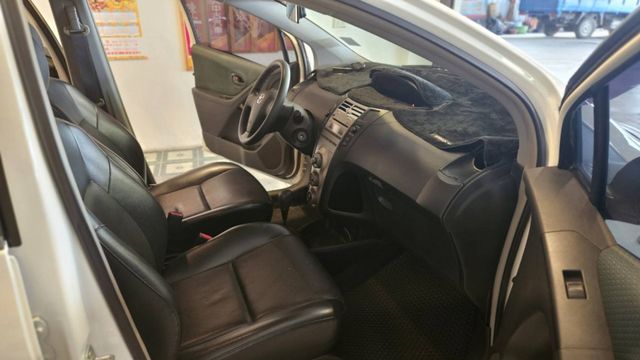 2011年 Yaris 車況非常好 ，最美麗的白色 ，經濟實惠 ，是你最佳的代步車~歡迎來電預約賞車~  第13張相片