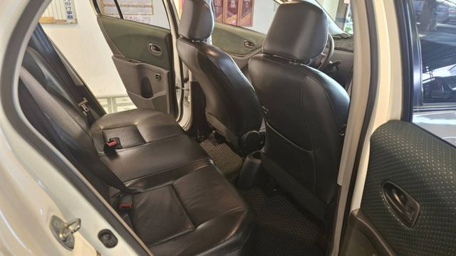 2011年 Yaris 車況非常好 ，最美麗的白色 ，經濟實惠 ，是你最佳的代步車~歡迎來電預約賞車~  第14張相片