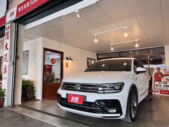 2017年Tiguan R-Line外觀，9.5萬km一手車，帥氣大包 ACC 電動尾門等高規配備，車況優 值得擁有！  第1張相片