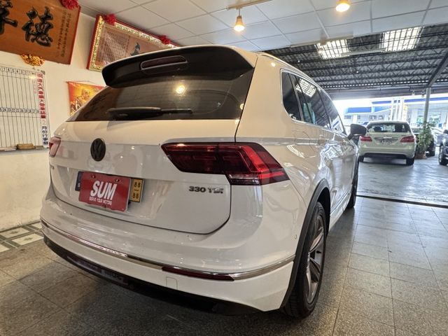 2017年Tiguan R-Line外觀，9.5萬km一手車，帥氣大包 ACC 電動尾門等高規配備，車況優 值得擁有！  第2張相片