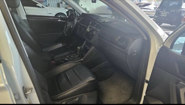 2017年Tiguan R-Line外觀，9.5萬km一手車，帥氣大包 ACC 電動尾門等高規配備，車況優 值得擁有！  第10張相片