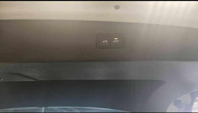 2017年Tiguan R-Line外觀，9.5萬km一手車，帥氣大包 ACC 電動尾門等高規配備，車況優 值得擁有！  第12張相片