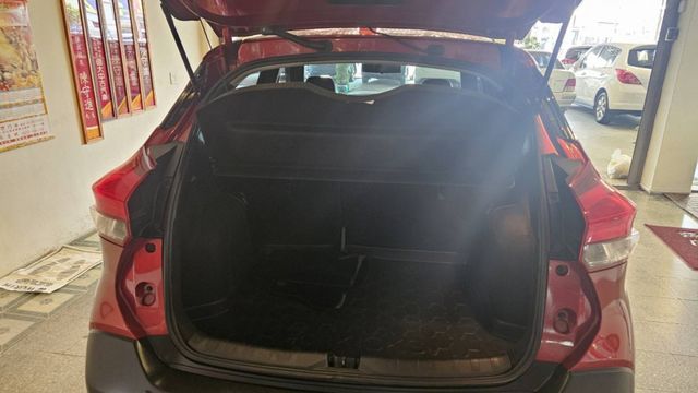 年前驚爆特惠價. KICKS 1.5，內外如新，旗艦版，跑10萬，全車原鈑件/360環景/免鑰匙/摸門/車道偏移  第8張相片