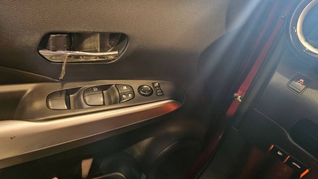 年前驚爆特惠價. KICKS 1.5，內外如新，旗艦版，跑10萬，全車原鈑件/360環景/免鑰匙/摸門/車道偏移  第18張相片