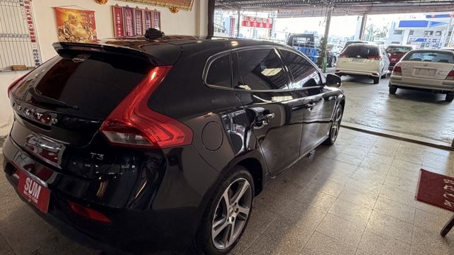 【歐洲最安全的五門車】V40｜ACC 跟車｜車道偏移｜稅金 1500cc 省荷包。舒適、科技配備齊全｜冷氣壓縮機已更新  第6張相片