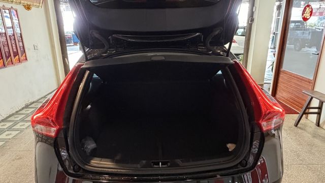【歐洲最安全的五門車】V40｜ACC 跟車｜車道偏移｜稅金 1500cc 省荷包。舒適、科技配備齊全｜冷氣壓縮機已更新  第9張相片