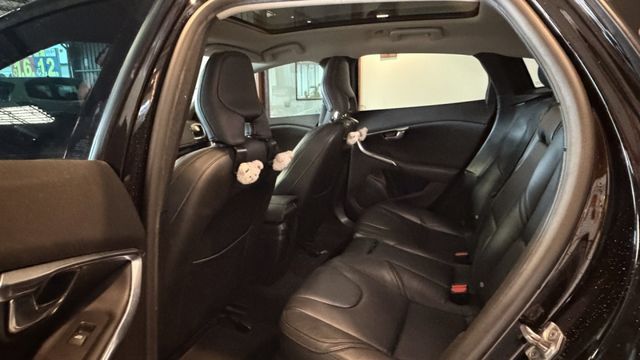 【歐洲最安全的五門車】V40｜ACC 跟車｜車道偏移｜稅金 1500cc 省荷包。舒適、科技配備齊全｜冷氣壓縮機已更新  第14張相片